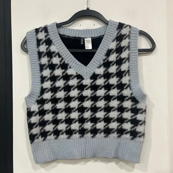 H&M Divided Fuzzy Houndstooth Sweater Vest Size Small Preppy Academia Size Small - Picture 1 of 4